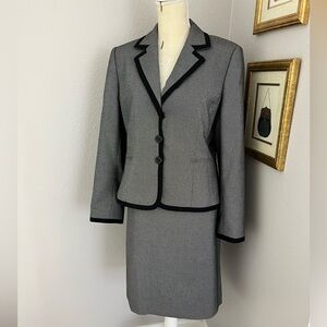 TAHARI Arthur S. Lavine suit
